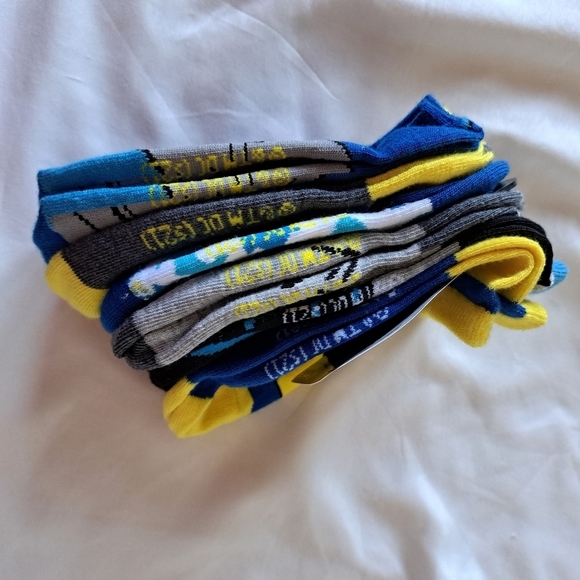 Batman 6 pack of socks 2 sizes NWT - Picture 2 of 4